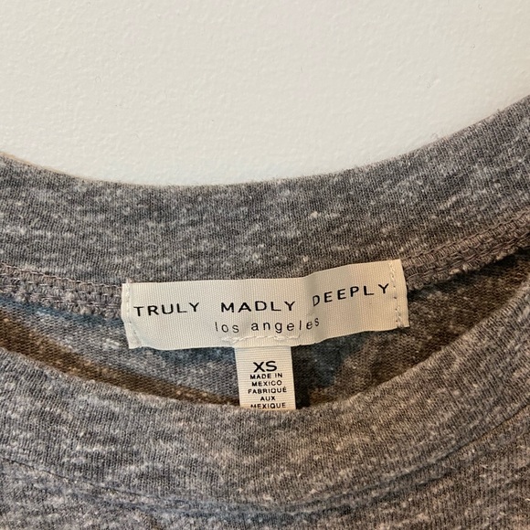 👑Gray Ruffle T-Shirt👑 - Picture 4 of 4